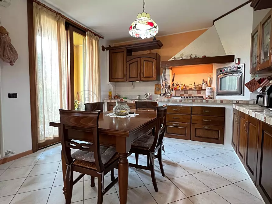 Immagine 3 di Appartamento in vendita  in VIA SILVIO PELLICO 43 a Sarego