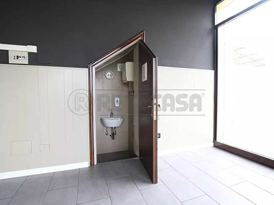 Immagine 17 di Locale commerciale in affitto  in Via Piazza Villaganzerla a Castegnero