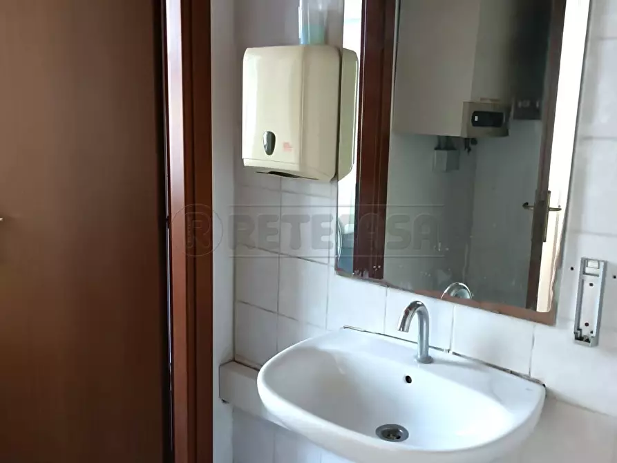 Immagine 9 di Locale commerciale in vendita  in Via Papa Giovanni XXIII a Barbarano Mossano