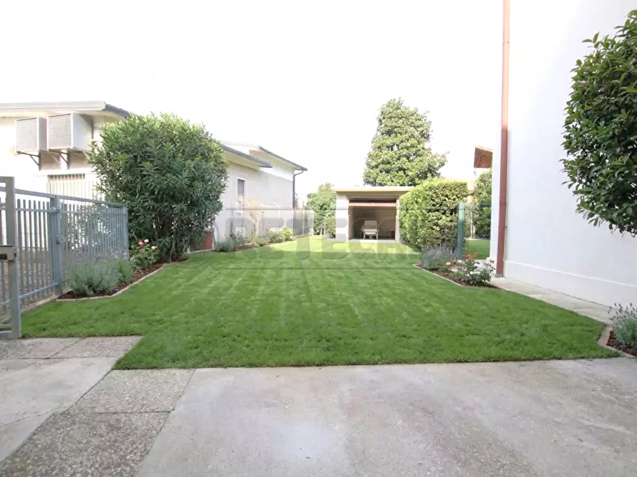 Immagine 7 di Casa semindipendente in vendita  in Piazza Guglielmo Marconi a Montegalda