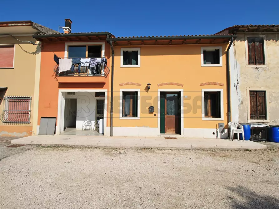 Immagine 10 di Bilocale in vendita  in Via Canova 6 a Gambellara