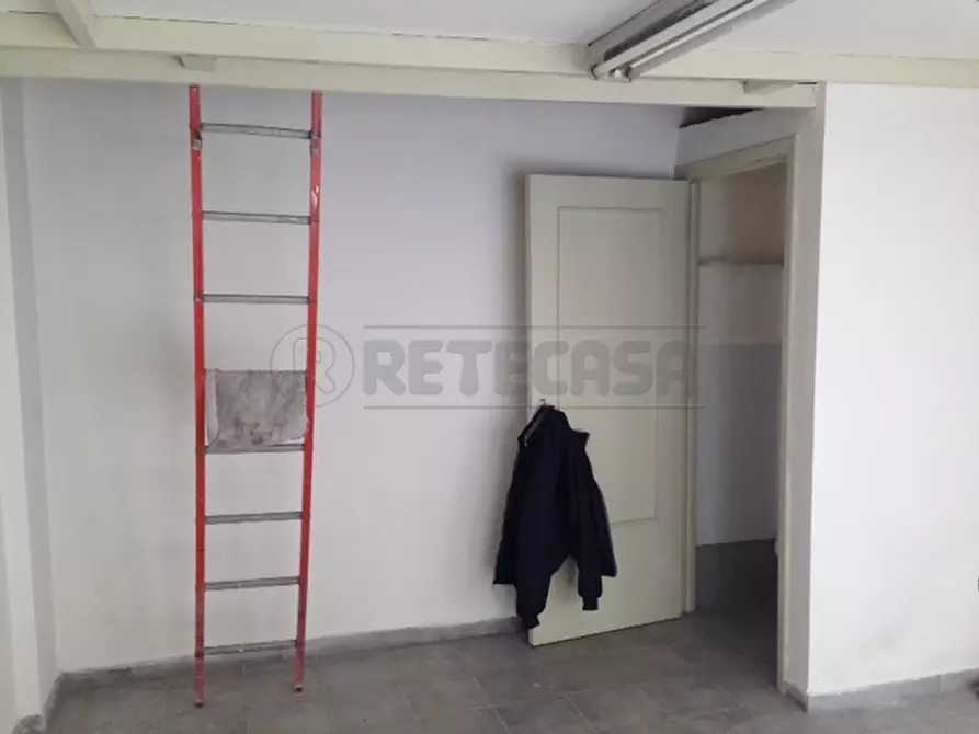 Immagine 6 di Locale commerciale in vendita  in Via Irno 141 a Salerno