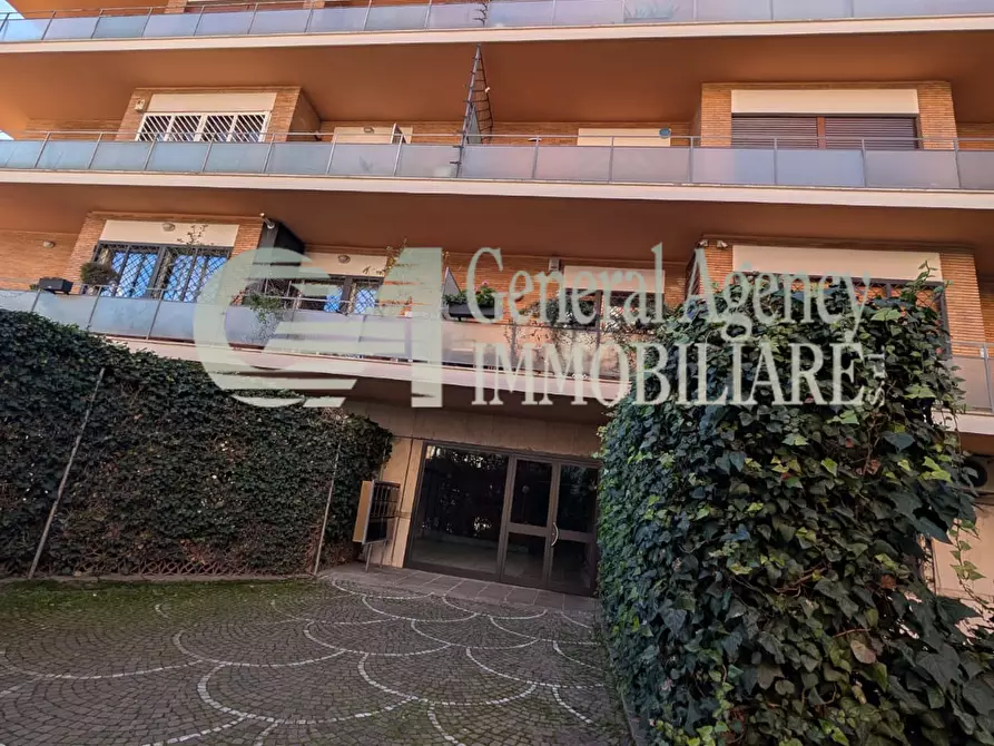 Immagine 100 di Appartamento in vendita  in VIALE DEI PRIMATI SPORTIVI 66 a Roma