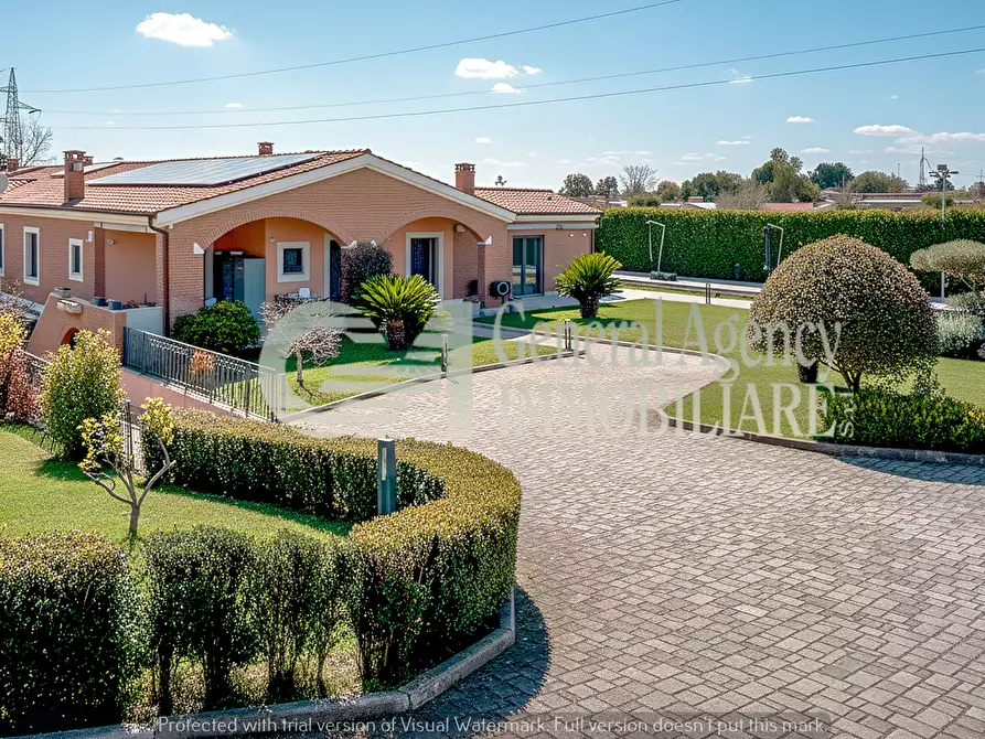 Immagine 37 di Villa in affitto  in Via Mario Mattoli a Roma