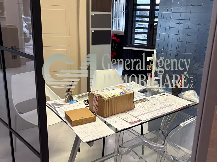 Immagine 36 di Locale commerciale in affitto  in Via Albano 62 a Roma