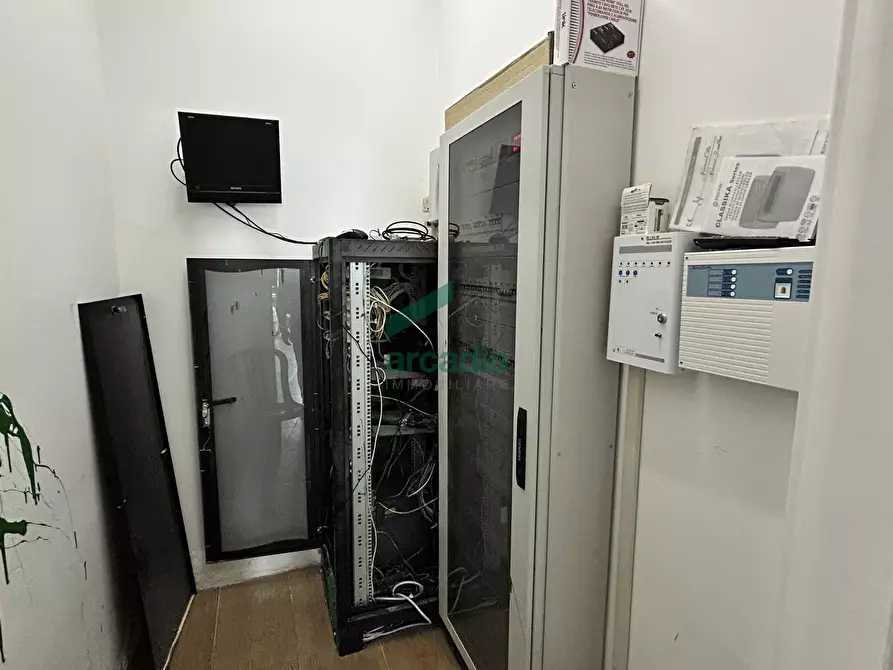 Immagine 19 di Locale commerciale in vendita  in Via Giovanni Gentile 79bis a Bari