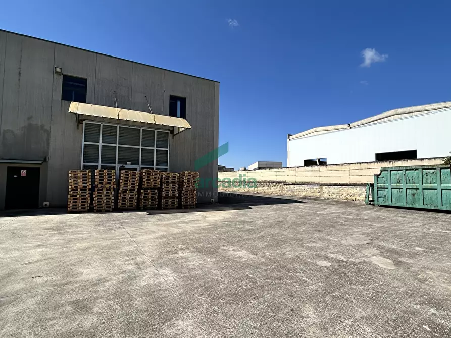 Immagine 11 di Attività artigianale in vendita  in Strada Provinciale Palese-modugno 12 a Modugno