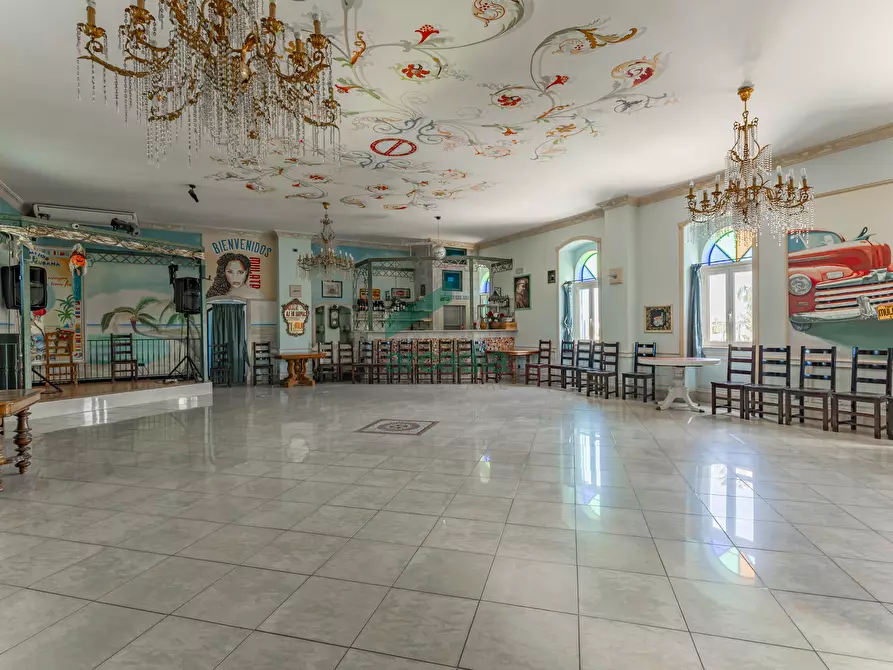 Immagine 78 di Locale commerciale in vendita  in Strada la Grava 16 a Bari