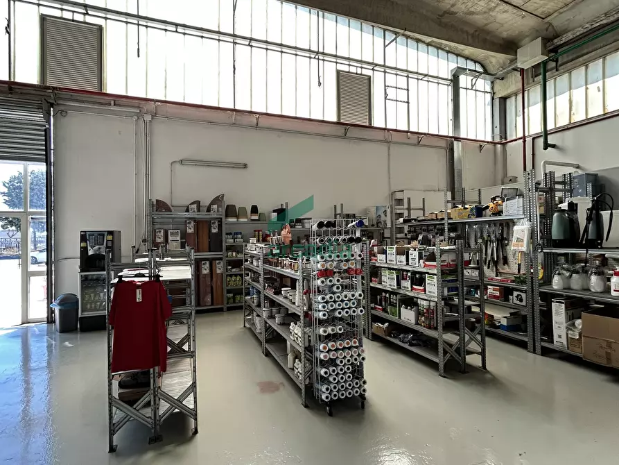Immagine 15 di Attività artigianale in vendita  in SP54 km 1 a Modugno