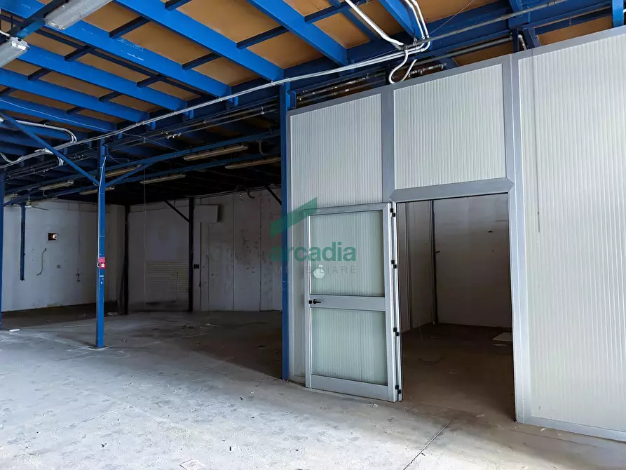 Immagine 10 di Attività artigianale in affitto  in SP231 KM 3,800 a Bitonto