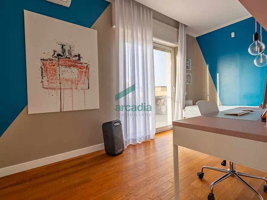 Immagine 22 di Attico in vendita  in Via Vincenzo Roppo 2d a Bari