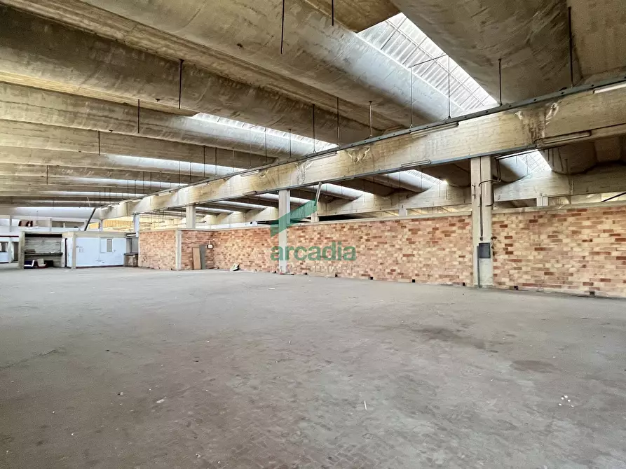 Immagine 7 di Attività artigianale in vendita  in Via Fratelli Philips 11 a Bari