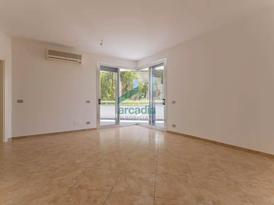 Immagine 50 di Quadrilocale in vendita  in Viale Louis Pasteur 15A a Bari