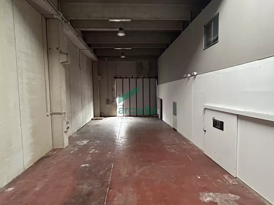 Immagine 14 di Attività artigianale in vendita  in sp231 km 79.400 a Modugno