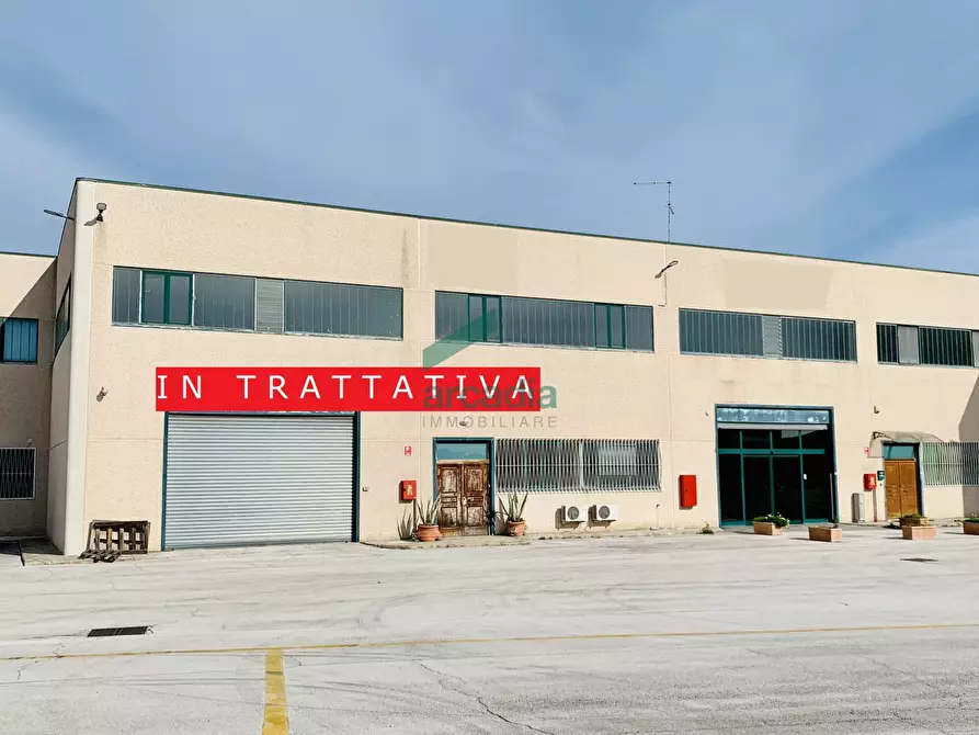 Immagine 1 di Attività artigianale in vendita  in Via Agrigento 37 - 39 a Modugno