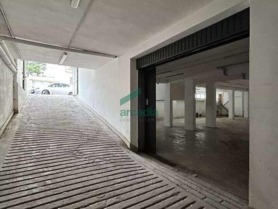 Immagine 10 di Garage in vendita  in Via Monte San Michele 104 a Bari