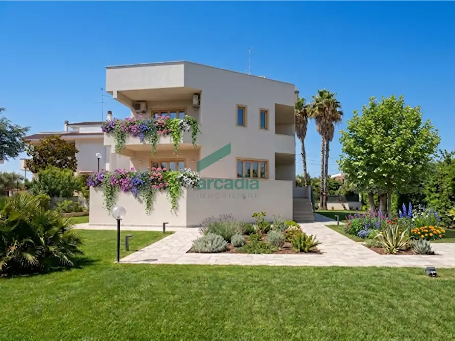 Immagine 3 di Villa in vendita  in Via Nazionale 8/H a Bari