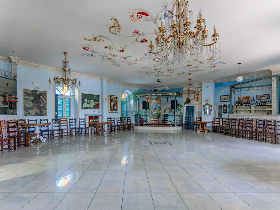 Immagine 80 di Locale commerciale in vendita  in Strada la Grava 16 a Bari