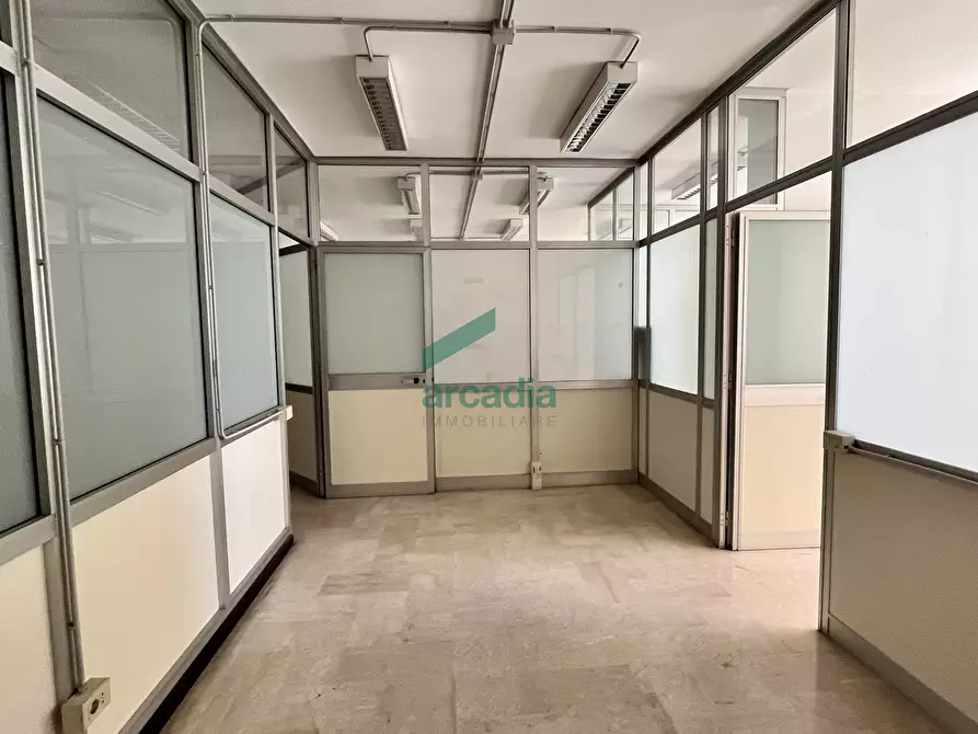 Immagine 11 di Ufficio in affitto  in Via Matarrese 58 a Bari