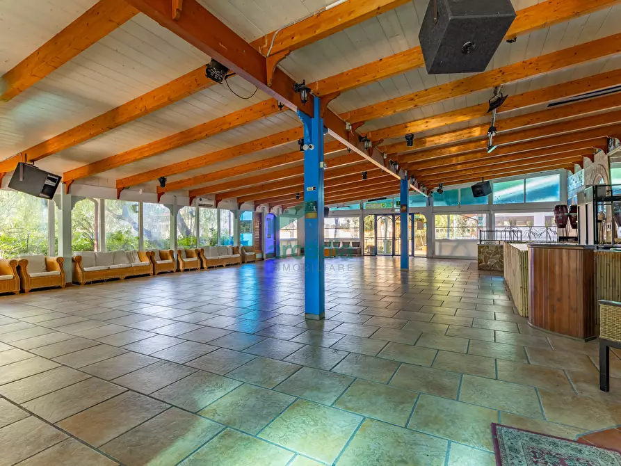 Immagine 96 di Locale commerciale in vendita  in Strada la Grava 16 a Bari