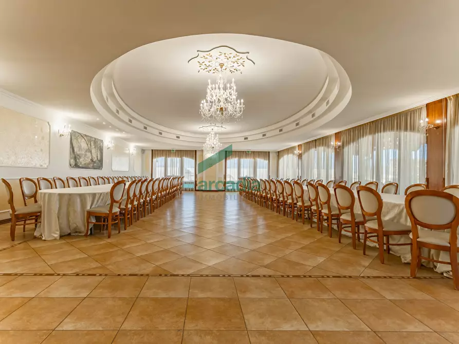 Immagine 25 di Locale commerciale in vendita  in Strada Vicinale Vecchia di Matera 369 a Gioia Del Colle