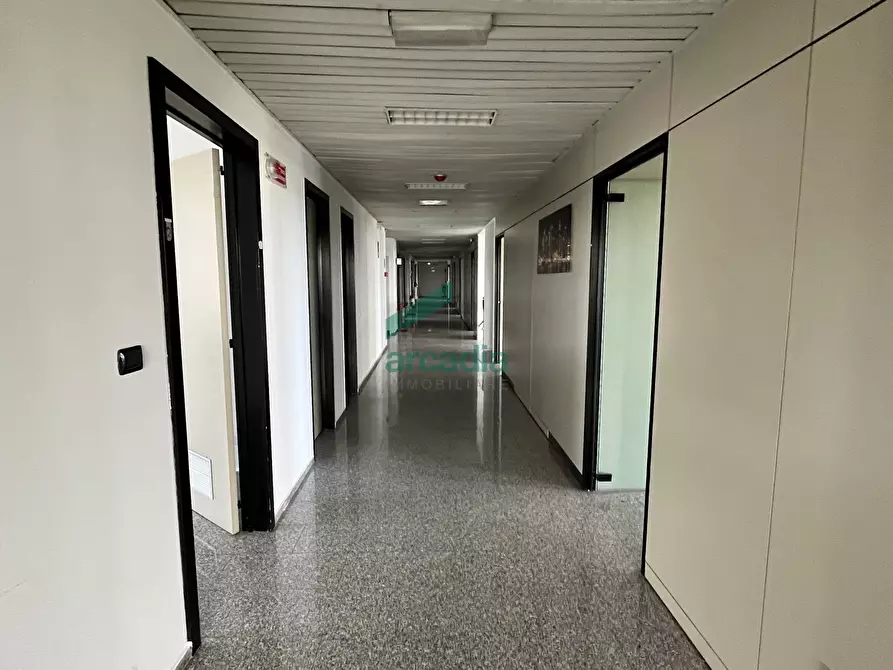 Immagine 21 di Ufficio in affitto  in Via Sette Pietro 4 a Bari
