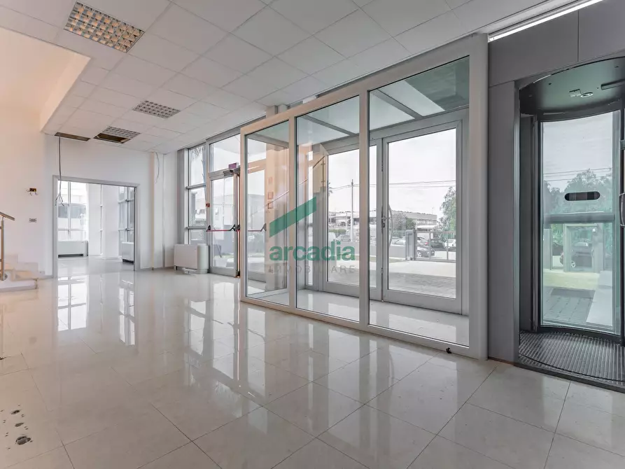 Immagine 7 di Ufficio in affitto  in Largo degli Stagnini 6 a Modugno