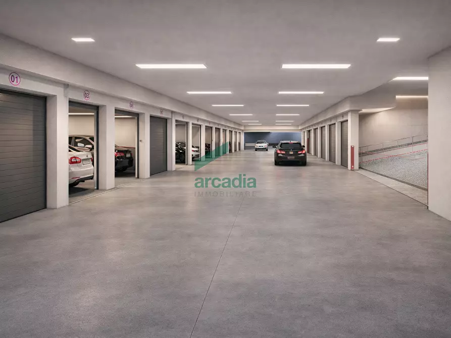 Immagine 2 di Garage in vendita  in Via Ferdinando Palasciano 5 a Bari