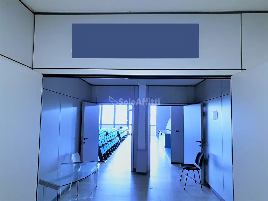 Immagine 11 di Ufficio in affitto  a Catanzaro