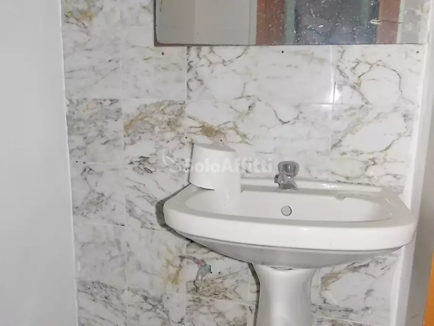 Immagine 5 di Locale commerciale in affitto  a Catanzaro