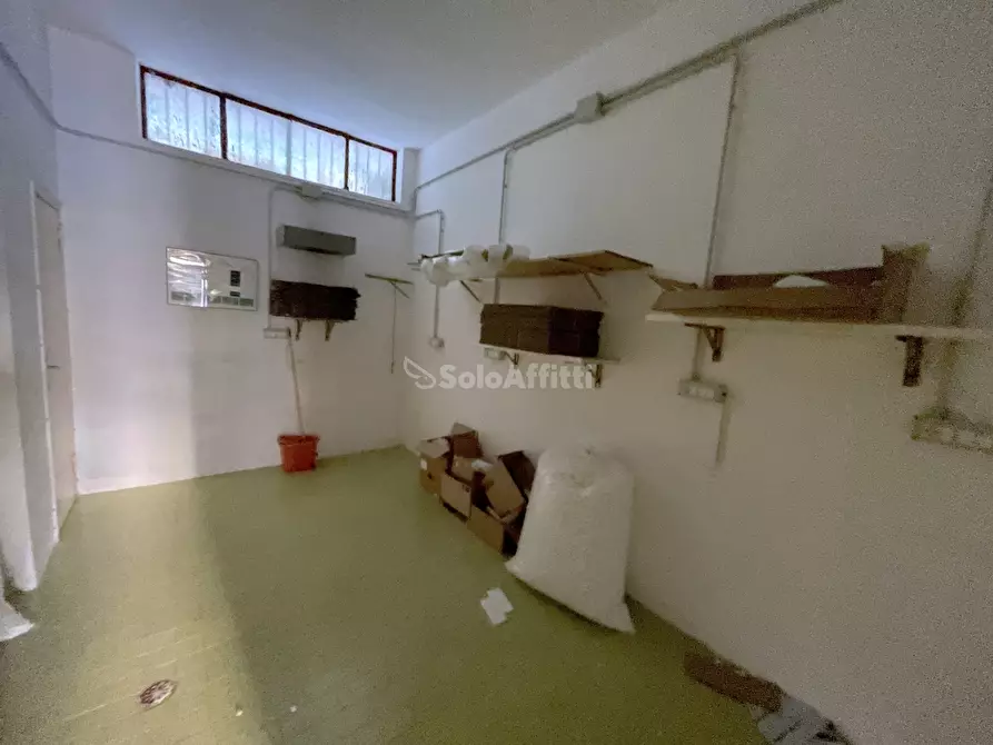 Immagine 4 di Locale commerciale in affitto  a Falconara Marittima