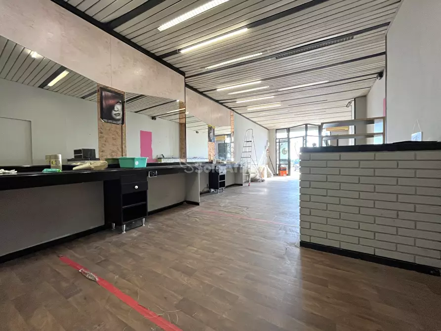 Immagine 5 di Locale commerciale in affitto  in Via Lungomare Stefano Pugliese 4747 a Catanzaro