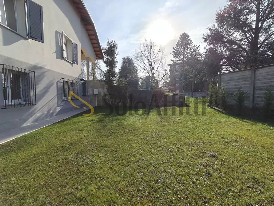 Immagine 39 di Villa in affitto  a Marnate
