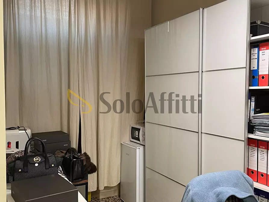 Immagine 8 di Locale commerciale in affitto  in Via Cesana a Torino