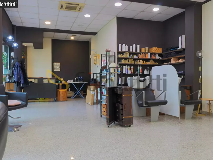 Immagine 4 di Locale commerciale in affitto  in Via G. Garibaldi 184 a Desio