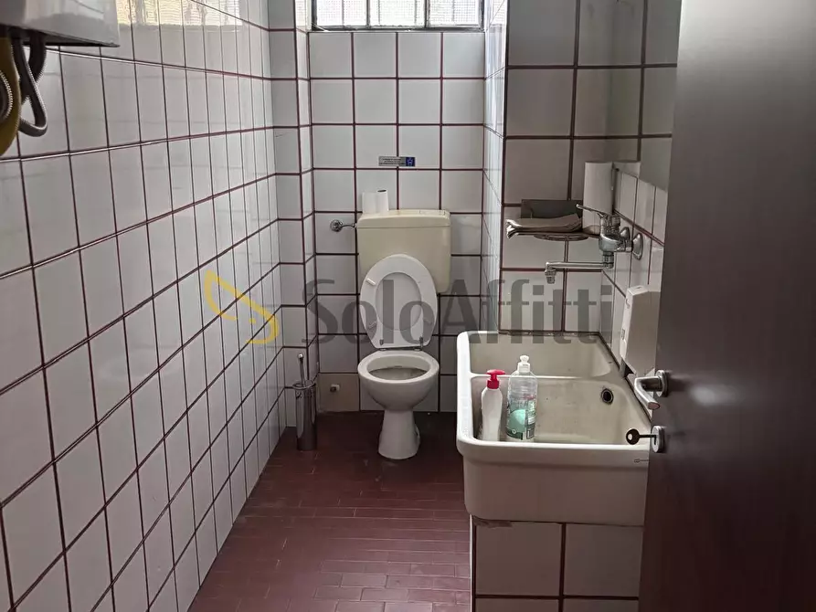 Immagine 10 di Magazzino in affitto  a Torino