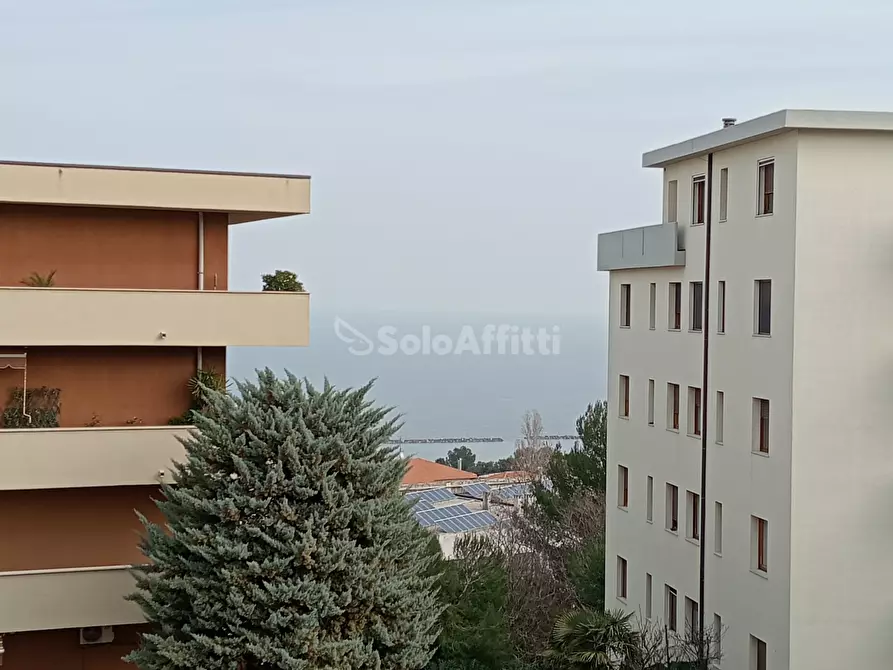 Immagine 4 di Quadrilocale in affitto  a Falconara Marittima
