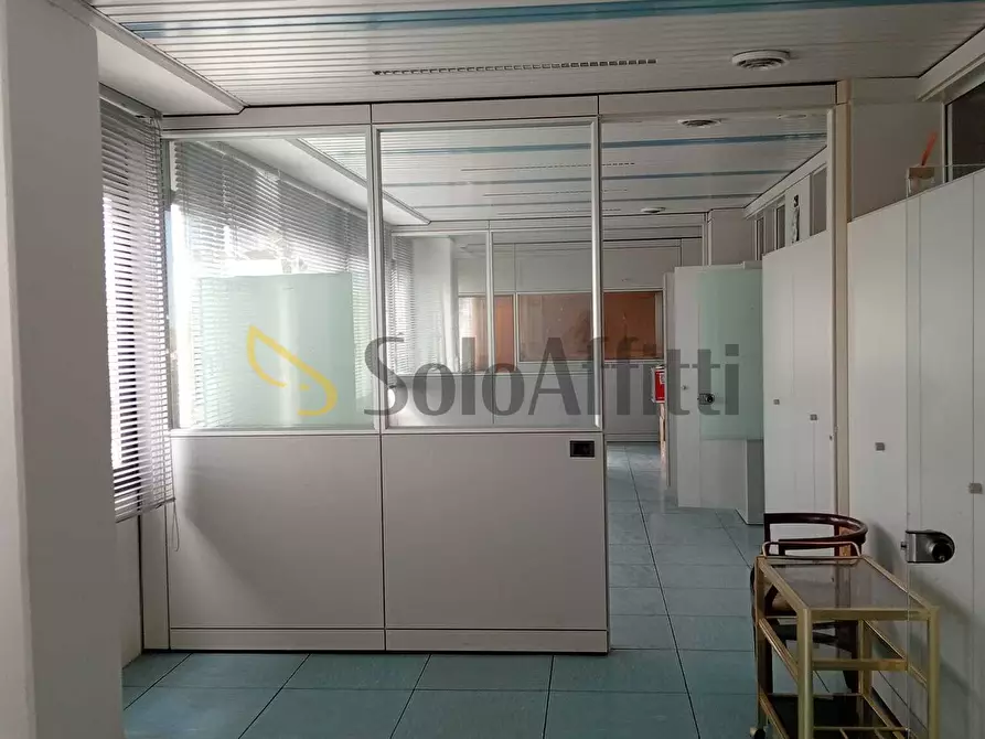 Immagine 8 di Ufficio in affitto  a Montemarciano