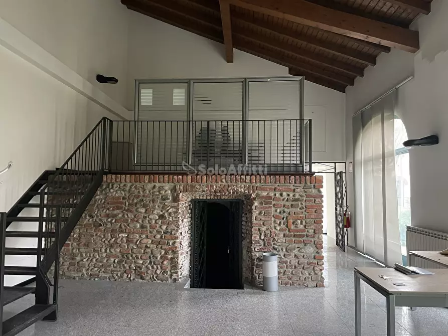Immagine 27 di Locale commerciale in affitto  in Piazza Baracca 18 a Buscate