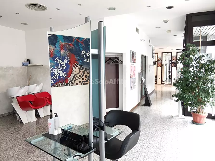 Immagine 1 di Locale commerciale in affitto  in VIA MONTENEVOSO 33 a Cinisello Balsamo