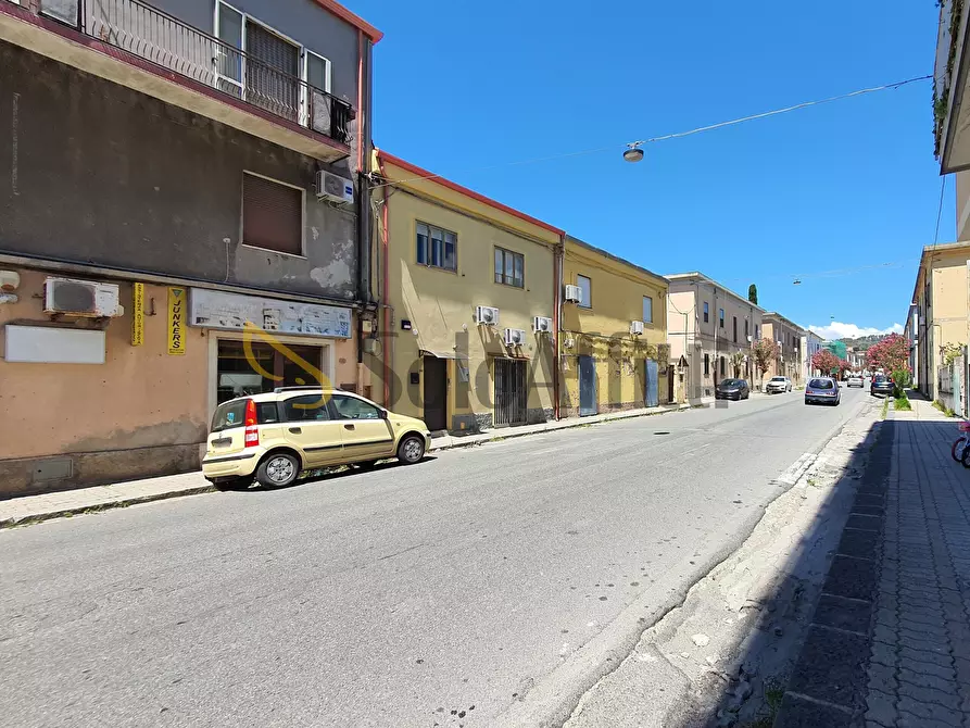 Immagine 6 di Locale commerciale in affitto  a Catanzaro