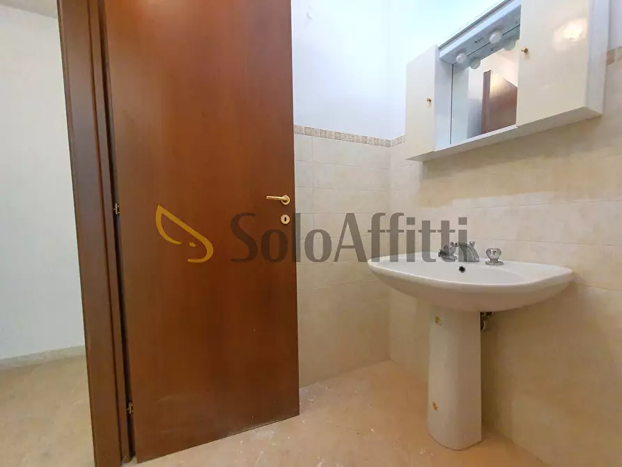 Immagine 7 di Magazzino in affitto  a Catanzaro