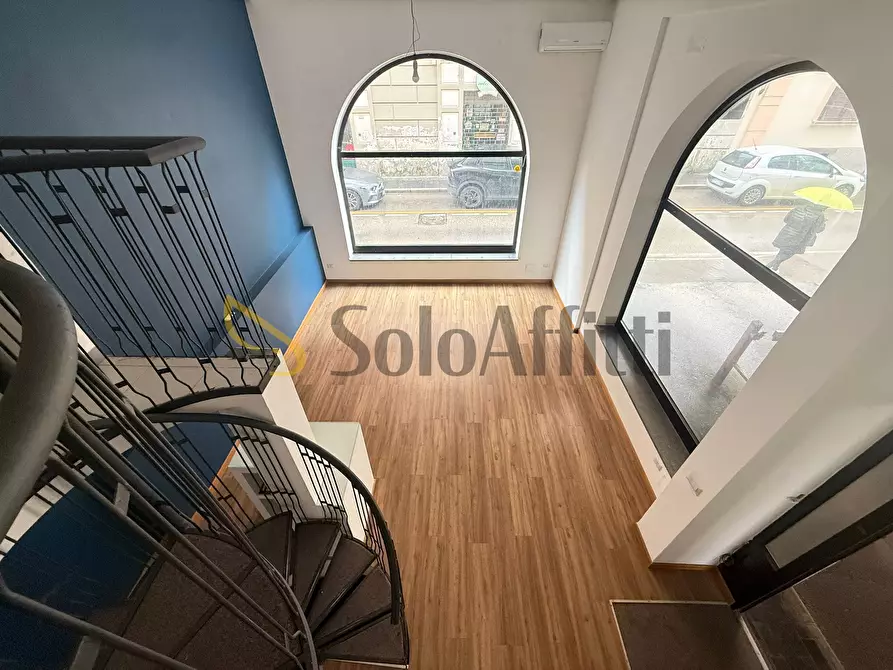 Immagine 8 di Locale commerciale in affitto  in via Colombo 24 a Caserta