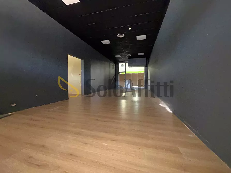 Immagine 8 di Locale commerciale in affitto  a Catanzaro