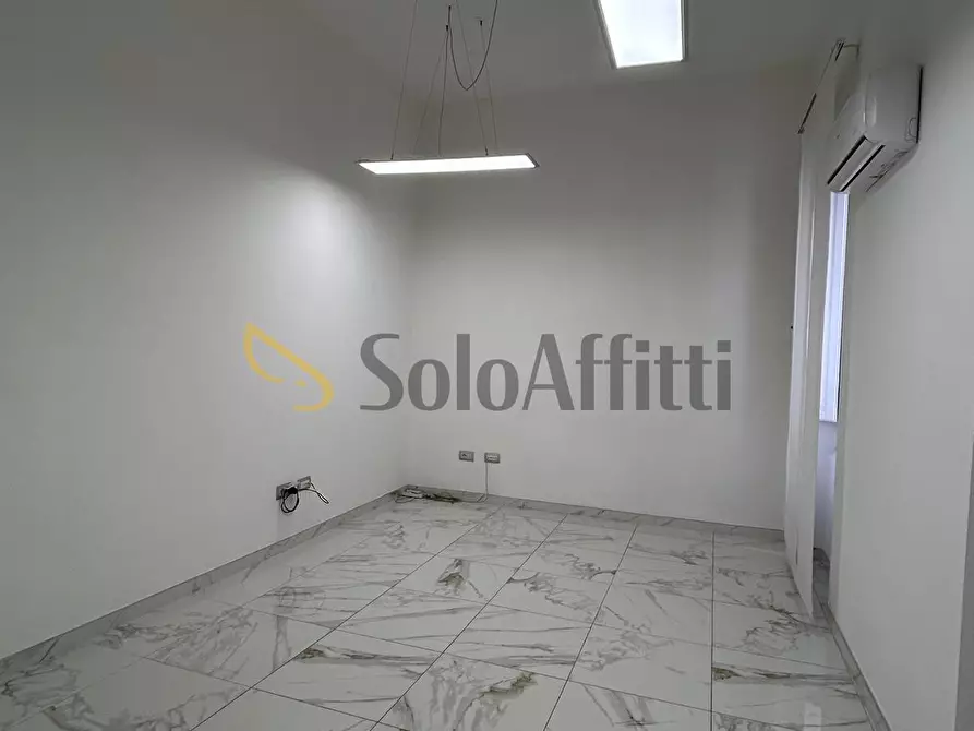 Immagine 2 di Ufficio in affitto  a Cagliari