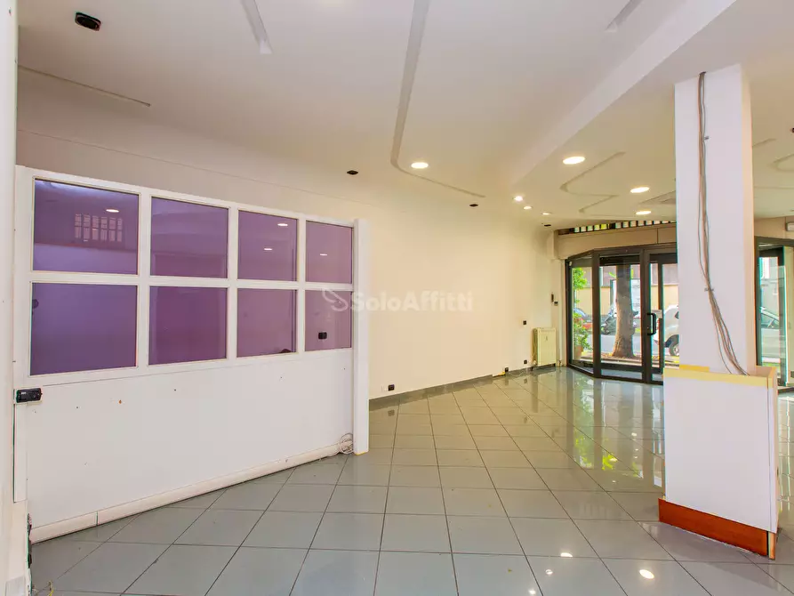 Immagine 37 di Locale commerciale in affitto  in Viale Lombardia 14 a Busto Arsizio