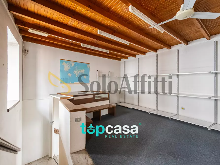 Immagine 17 di Locale commerciale in affitto  in Via Camillo Benso Conte di Cavour 3 a Busto Arsizio