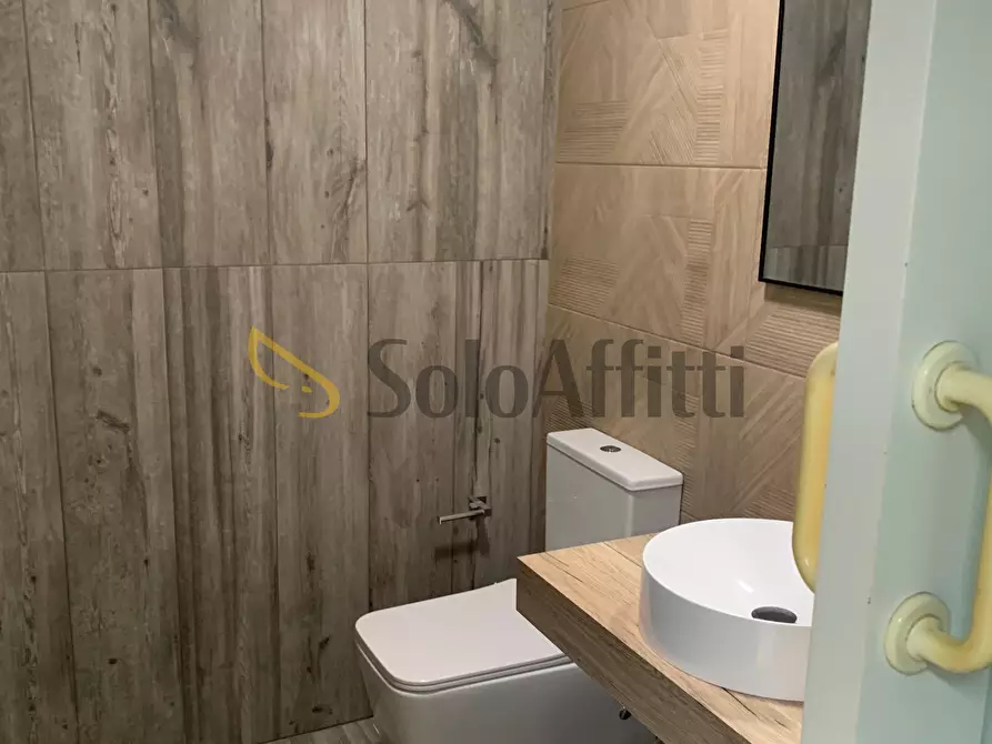 Immagine 12 di Ufficio in affitto  in Via delle Zagare 1 a Catania