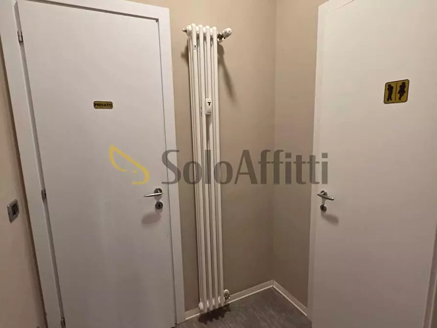 Immagine 15 di Locale commerciale in affitto  in Corso Re Umberto 46 a Torino