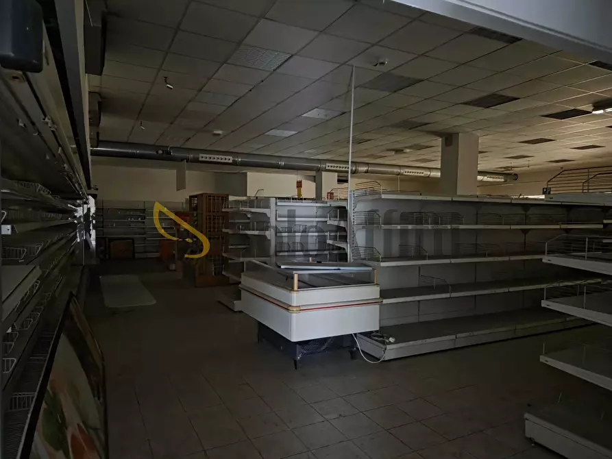 Immagine 6 di Locale commerciale in affitto  in Via Mario Pellegrini a Vignola